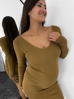 Vestido en tela hilo con escote en U - imagen