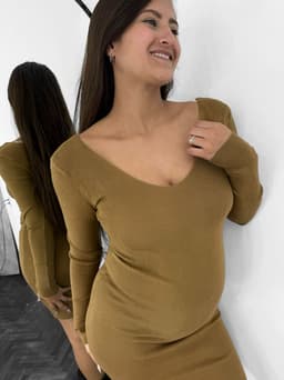 Vestido en tela hilo con escote en U - imagen