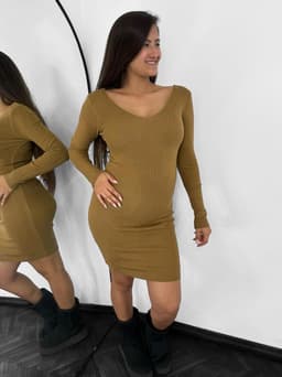Vestido en tela hilo con escote en U - imagen
