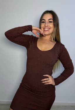 Vestido en tela hilo con escote en U - imagen