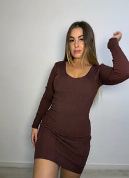 Vestido en tela hilo con escote en U - imagen