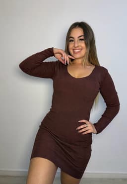 Vestido en tela hilo con escote en U - imagen