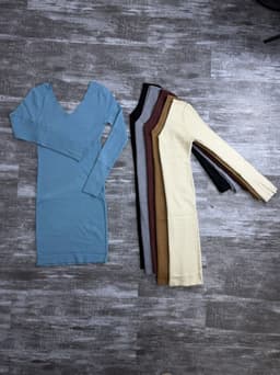 Vestido en tela hilo con escote en U - imagen