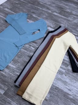 Vestido en tela hilo con escote en U - imagen