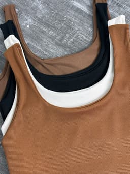 Micro top morley en tela ribana
