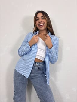 Camisa sastrera con mangas largas  y lineas - imagen