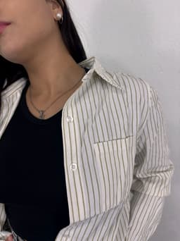 Camisa sastrera con mangas largas  y lineas - imagen