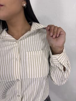 Camisa sastrera con mangas largas  y lineas - imagen