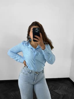Camisa sastrera con mangas largas  y lineas - imagen