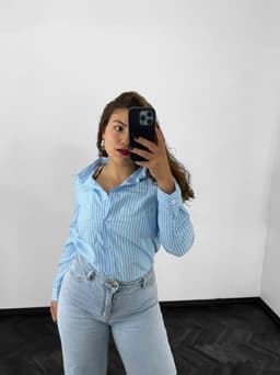 Camisa sastrera con mangas largas  y lineas - imagen