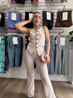 Conjunto sastrero con top con botones y palazo oxford - imagen