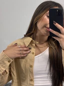 Camisa con manga larga  de varios colores - imagen