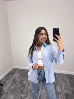 Camisa con manga larga  de varios colores - imagen