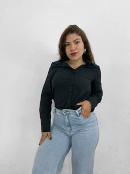 Camisa con manga larga  de varios colores - imagen