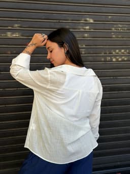 Camisa con manga larga  de varios colores - imagen