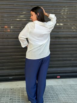 Camisa con manga larga  de varios colores - imagen
