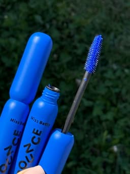 Mascara Rimel de pestañas color azul - imagen