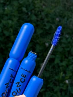 Mascara Rimel de pestañas color azul - imagen