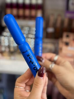 Mascara Rimel de pestañas color azul - imagen