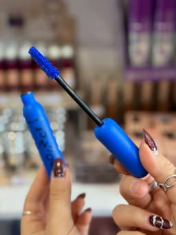 Mascara Rimel de pestañas color azul - imagen
