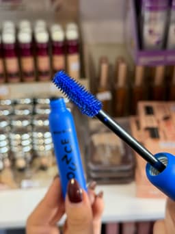 Mascara Rimel de pestañas color azul - imagen