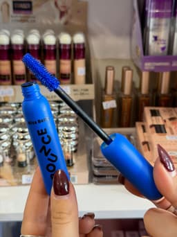 Mascara Rimel de pestañas color azul - imagen