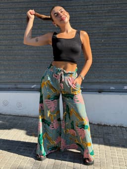 Top musculosa con breteles - imagen