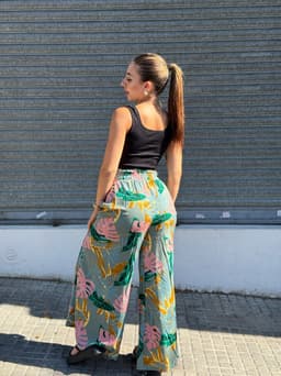 Top musculosa con breteles - imagen