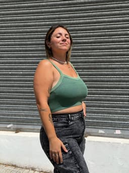 Top musculosa con breteles - imagen