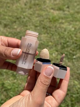 Corrector liquido y contorno doble 2 en 1 - imagen