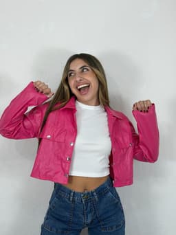 Campera de ecocuero con broches - imagen