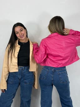 Campera de ecocuero con broches - imagen
