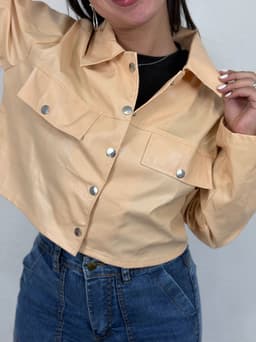 Campera de ecocuero con broches - imagen