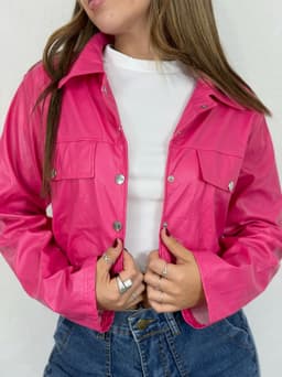 Campera de ecocuero con broches - imagen
