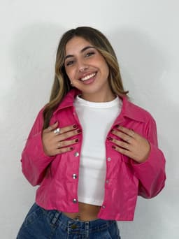 Campera de ecocuero con broches - imagen