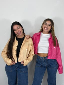 Campera de ecocuero con broches - imagen