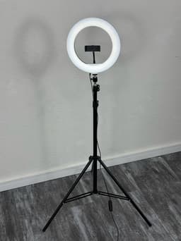 Aro de luz con tripode - imagen