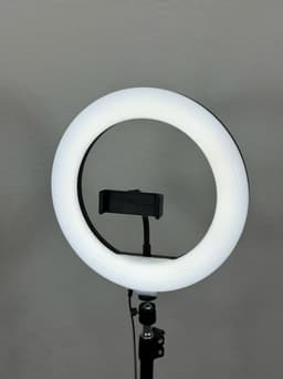 Aro de luz con tripode - imagen