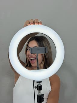 Aro de luz con tripode - imagen
