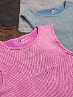 Musculosa Jade por MAYOR ($190 c/u paquete de 6 unidades incluye 3 gris y 3 negras) - imagen