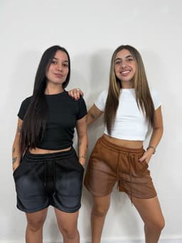 Short deportivo difuminado - imagen