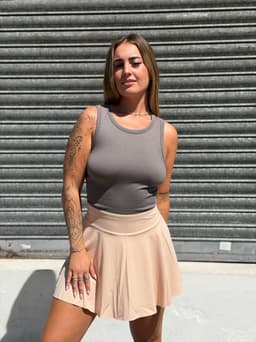 Pollera short deportiva - imagen