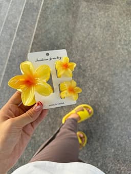 Set de 3 pinzas de flor  por MAYOR ($50 c/u paquete de 12 unidades)
