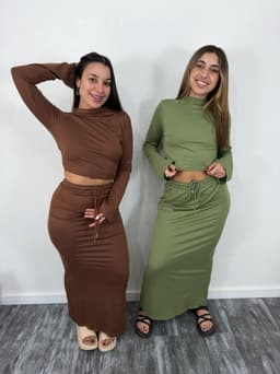 Conjunto de buzo y pollera - imagen