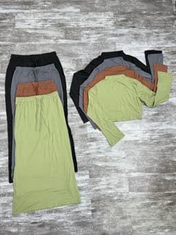 Conjunto de buzo y pollera - imagen