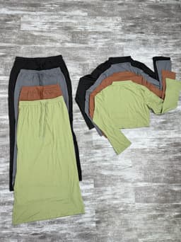 Conjunto de buzo y pollera - imagen