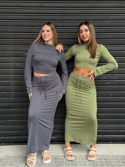 Conjunto de buzo y pollera - imagen