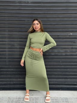 Conjunto de buzo y pollera - imagen