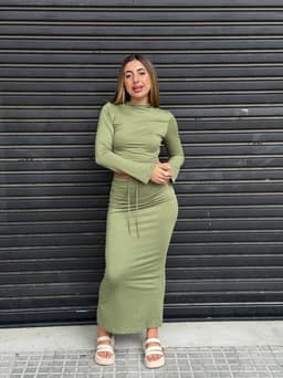 Conjunto de buzo y pollera - imagen