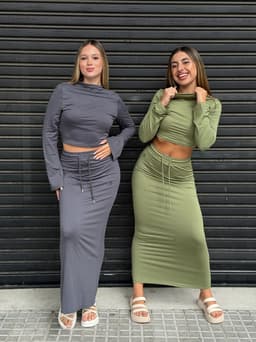 Conjunto de buzo y pollera - imagen